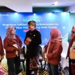 Pemerintah Provinsi Jawa Tengah bersama Kantor Perwakilan Bank Indonesia Provinsi Jawa Tengah menyiapkan strategi pengembangan pariwisata berkelanjutan dan ekonomi syariah sejak 2026 sebagai penggerak ekonomi 2027. Sekretaris Disbudparekraf Jateng Endro Wicaksa menyebut fokus diarahkan pada penguatan SDM, pengembangan destinasi, dan infrastruktur, sementara BI mendorong investasi yang tetap memperhatikan aspek lingkungan agar kontribusi sektor pariwisata terhadap perekonomian daerah terus meningkat.