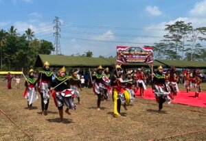 Sekitar 900 siswa SD hingga SMU di Kecamatan Tengaran, Kabupaten Semarang, mengikuti lomba tari keprajuritan pada Selasa (11/8/2026) untuk memeriahkan HUT RI ke-81 dan TMMD Reguler ke-129 di Desa Cukil. Kegiatan yang diawali flashmob itu sekaligus menjadi upaya melestarikan tari keprajuritan yang menggambarkan perjuangan merebut kemerdekaan.