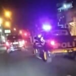 Toyota Innova diduga terlibat kecelakaan dengan sepeda motor di kawasan Blotongan, Salatiga, Sabtu (15/8/2026) malam, sebelum meninggalkan lokasi. Polisi bersama warga mengejar kendaraan tersebut hingga Jetis dan berhasil menghentikannya. Korban kecelakaan dilarikan ke RSUD dr. Soebarkat Tjitrodarmojo untuk mendapat perawatan, sementara penanganan kasus diserahkan kepada Satlantas Polres Salatiga.