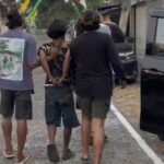 Tim gabungan kepolisian mengamankan dua terduga pelaku kasus dugaan perampokan yang menewaskan pemilik konter Royal Phone, Chandra Waskito, di Kelurahan Pojoksari, Kecamatan Ambarawa, Kabupaten Semarang. Penangkapan dilakukan di Kota Semarang dan Kabupaten Semarang pada Jumat (7/8/2026), kurang dari 48 jam setelah kejadian, setelah polisi mengembangkan penyelidikan dengan melibatkan Polda Jawa Tengah, Polres Semarang, dan Polres Grobogan untuk mengungkap peran serta kemungkinan keterlibatan pihak lain.