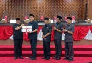 Pemkab Semarang menyiapkan anggaran hampir Rp16 miliar untuk pelaksanaan Pilkades serentak yang dijadwalkan pada 14 Desember 2026. Bupati Semarang Ngesti Nugraha mengatakan anggaran tersebut digunakan untuk mendukung seluruh tahapan Pilkades, dengan kebutuhan tambahan dipenuhi melalui efisiensi belanja yang tidak menjadi prioritas.