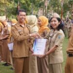 Pemerintah Kota Salatiga memberikan penghargaan kepada pemenang Lomba Kreativitas dan Inovasi Masyarakat (Krenova) 2026 dalam apel pagi di Kantor Pemerintah Kota Salatiga, Senin (3/8/2026). Penghargaan diserahkan Wali Kota Salatiga, dr. Robby Hernawan, sebagai apresiasi atas inovasi yang mampu menjawab persoalan masyarakat, meningkatkan kualitas pelayanan publik, serta mendorong budaya inovasi yang berkelanjutan.
