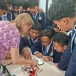 SMA Sainstek Ahmad Dahlan Salatiga menjadi tuan rumah International Academic Workshop “Exploring LEGO-STEM Based Learning for Creativity, Collaboration, and Problem-Solving Skills” bersama dua profesor dari Belgia. Kegiatan yang bekerja sama dengan LP2M UIN Salatiga tersebut melibatkan murid dari sejumlah sekolah untuk mengembangkan kreativitas, kolaborasi, dan kemampuan memecahkan masalah melalui pembelajaran berbasis STEM.