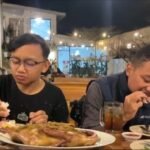 Smokyara di Jombor, Tuntang, Kabupaten Semarang, menawarkan kuliner bebek dengan teknik pengasapan hingga 15 jam tanpa direbus atau dipresto. Restoran milik Eko Setiawan ini juga menyajikan ayam dan ikan asap yang dimarinasi sebelum diasap menggunakan panas dan asap tidak langsung. Menu bebeknya kini diminati hingga 50 ekor per hari.