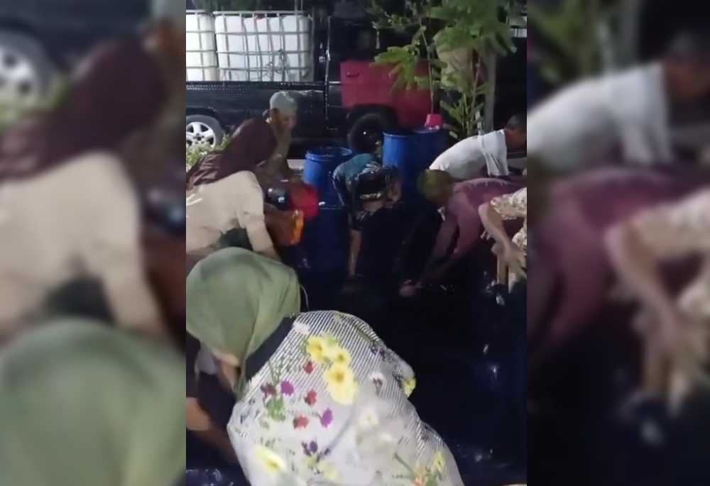 Organisasi kemanusiaan Sugihan Peduli menyalurkan 12.000 liter air bersih menggunakan delapan armada tangki kepada warga Dusun Jagir, Desa Kedungringin, Kecamatan Suruh, Kabupaten Semarang, pada Selasa (4/8/2026). Bantuan diberikan sebagai respons atas krisis air bersih akibat musim kemarau yang menurunkan debit sumur dan mata air, sekaligus untuk memenuhi kebutuhan dasar masyarakat hingga distribusi berlangsung sampai malam hari.