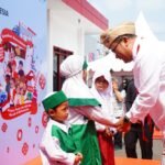 PT Pertamina Patra Niaga Regional Jawa Bagian Tengah menggelar aktivasi kemerdekaan di tujuh SPBU di Jawa Tengah dan DIY pada Senin (17/8/2026) untuk memperingati HUT ke-81 RI. Melalui program Tebus Murah Paket Sembako, masyarakat dapat membeli paket senilai Rp150 ribu seharga Rp100 ribu, sementara hasil penjualan disalurkan sebagai donasi bagi korban gempa bumi di NTT.