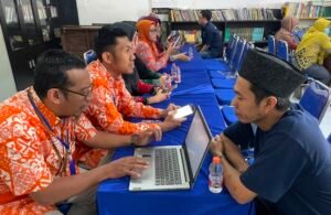 Sebanyak 165 warga binaan Rutan Kelas IIB Salatiga mengikuti Sensus Ekonomi 2026 (SE2026) yang digelar BPS Kota Salatiga di Aula Rutan, Kamis (20/8/2026). Pendataan tersebut dilakukan untuk memperoleh data ekonomi yang akurat dan komprehensif sebagai dasar perencanaan pembangunan, sekaligus memperkuat sinergi antara BPS dan jajaran pemasyarakatan.
