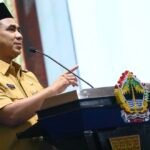 Wakil Gubernur Jawa Tengah Taj Yasin Maimoen mengapresiasi Kepala SPPG Jati, Karanganyar, yang mencicipi menu MBG setelah tim dapur melaporkan aroma mencurigakan, Rabu (12/8/2026). Tindakan itu dilakukan untuk memastikan keamanan makanan sebelum didistribusikan. Pemprov Jateng menilai kejadian tersebut menjadi evaluasi untuk memperketat pengawasan kualitas program MBG.