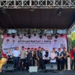 Ratusan warga dari sembilan desa dan empat kelurahan memadati Kantor Kecamatan Bergas, Kabupaten Semarang, Selasa (25/8/2026), untuk mengikuti Kesenian Rakyat dan Expo Kecamatan Bergas serta KKN UPGRIS Berdampak 2026. Kegiatan tersebut menghadirkan produk UMKM lokal sekaligus memperkuat kolaborasi UPGRIS dan Pemerintah Kabupaten Semarang melalui program KKN.