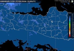 BMKG memprakirakan cuaca Semarang dan Jawa Tengah pada Senin, 28 September 2026, didominasi cerah hingga cerah berawan. Observasi di Semarang pukul 05.00 WIB mencatat suhu 26,0°C dan kelembapan 84%, dengan angin tenggara 3 km/jam. Kondisi cerah diperkirakan berlanjut hingga sore, sementara masyarakat diminta mewaspadai potensi kebakaran hutan dan lahan.