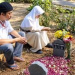 Keluarga Mozza Axillia Gunarsa (18), remaja asal Bergas, Kabupaten Semarang, meyakini jasad yang ditemukan merupakan putrinya setelah mengenali pakaian, jepit rambut, rambut ikal, dan ciri gigi korban. Senin (7/9/2026), ayah Mozza meminta proses hukum terhadap tersangka berjalan transparan dan pelaku dihukum berat. Hasil pemeriksaan DNA masih ditunggu keluarga.