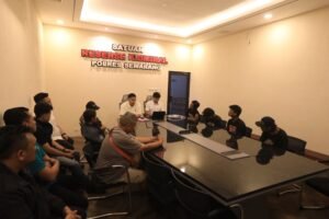 Keributan antara rombongan anak punk dan warga di SPBU Kecamatan Tengaran, Kabupaten Semarang, Selasa (15/9/2026), berakhir damai setelah dimediasi Sat Reskrim Polres Semarang. Pemilik usaha cilok Ahmad dan perwakilan rombongan Sultan sepakat menyelesaikan persoalan secara damai setelah polisi memeriksa sejumlah saksi dan pihak yang terlibat.