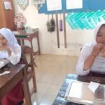 Produk susu olahan Rumah Susu Indonesia di Desa Kadirejo, Kabupaten Semarang, dipasok ke enam SPPG untuk menjadi menu tambahan Makan Bergizi Gratis (MBG). Produk berbahan 100 persen susu murni tersebut dibagikan kepada siswa di sejumlah sekolah dan diproduksi dengan bahan baku dari koperasi peternak susu di wilayah Getasan.