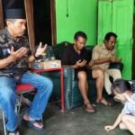 Haryono (58), warga Desa Diwak, Bergas, Kabupaten Semarang, selamat dari tenggelamnya KM Virgo 8 di perairan Masalembo, Minggu (13/9/2026). Ia bersama sembilan korban lain bertahan di rakit penolong sebelum ditemukan kapal nelayan. Haryono mengaku mengalami sejumlah kejadian yang dianggapnya sebagai firasat sebelum kapal berangkat menuju Kalimantan Tengah.