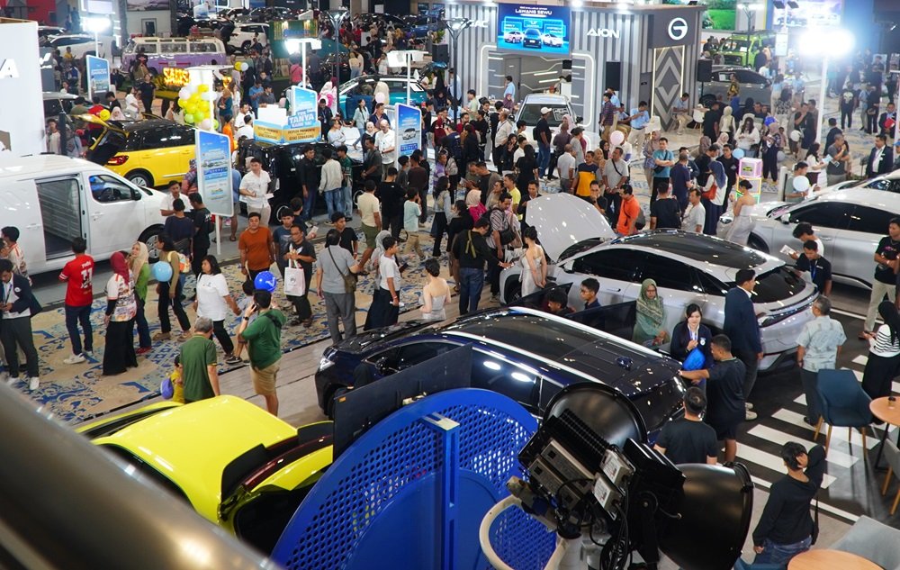 GIIAS Semarang 2026 siap digelar di Muladi Dome UNDIP, Semarang, 30 September–4 Oktober 2026, dengan menghadirkan 19 merek kendaraan global dari Jepang, Eropa, Vietnam, Korea, dan China. Pameran juga menampilkan 22 merek komponen dan aksesori, serta tujuh merek kendaraan yang baru pertama kali tampil atau kembali berpartisipasi tahun ini.