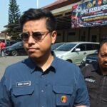 Identitas kerangka manusia yang ditemukan di kawasan Jangli, Kota Semarang, mulai mengerucut setelah keluarga mengenali sejumlah ciri yang mirip dengan Mozza Axillia Gunarsa, remaja yang hilang sejak Juni 2025. Polisi masih melakukan pemeriksaan forensik dan pencocokan DNA untuk memastikan identitas kerangka tersebut secara ilmiah.