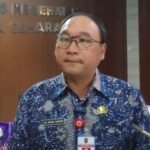 Abu vulkanik Gunung Anak Krakatau belum terdeteksi mencapai permukaan Jawa Tengah berdasarkan pemantauan dan uji paper test di sejumlah wilayah, termasuk Semarang, Tegal, dan Cilacap. Pemprov Jateng, BPBD, BMKG, dan Dinkes meminta masyarakat tetap waspada tanpa panik, terutama terhadap paparan PM2,5 dan debu selama musim kemarau yang dapat memicu gangguan pernapasan.