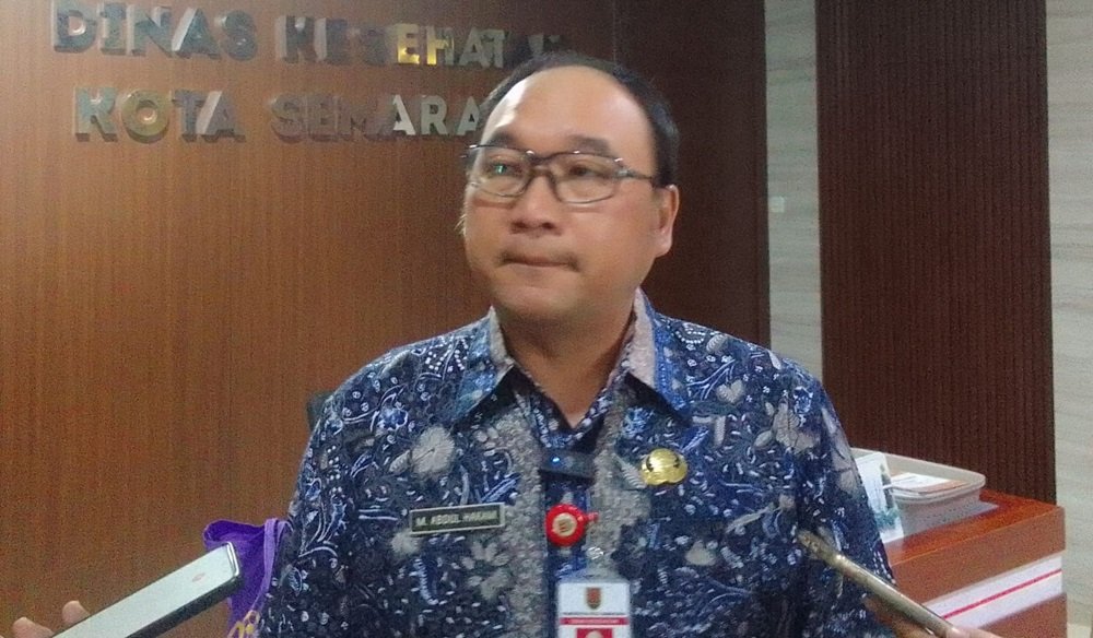 Abu vulkanik Gunung Anak Krakatau belum terdeteksi mencapai permukaan Jawa Tengah berdasarkan pemantauan dan uji paper test di sejumlah wilayah, termasuk Semarang, Tegal, dan Cilacap. Pemprov Jateng, BPBD, BMKG, dan Dinkes meminta masyarakat tetap waspada tanpa panik, terutama terhadap paparan PM2,5 dan debu selama musim kemarau yang dapat memicu gangguan pernapasan.