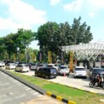 GIIAS Semarang 2026 menyiapkan tiga pilihan parkir bagi pengunjung di Gedung Muladi Dome UNDIP, area belakang SPBU UNDIP, dan sepanjang Jalan Banyu Putih Raya. Parkir utama menampung lebih dari 780 kendaraan, sementara area tambahan berkapasitas hingga 200 kendaraan. Pengunjung dari Jalan Banyu Putih Raya juga mendapat fasilitas shuttle bus gratis.