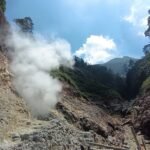 Rencana pengeboran panas bumi di kawasan Gunung Ungaran mulai membuat warga Desa Candi, Bandungan, Kabupaten Semarang, gelisah karena belum mendapat penjelasan langsung mengenai lokasi, mekanisme, dan dampaknya. Warga khawatir aktivitas tersebut memengaruhi sumber air dan pertanian, sementara pemerintah maupun pihak terkait belum melakukan sosialisasi secara menyeluruh kepada masyarakat.
