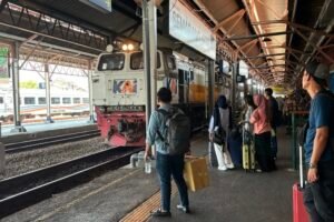 Penerbangan Ditutup Imbas Abu Vulkanik Krakatau, KAI Operasikan Kereta Api Tambahan Tujuan Jakarta