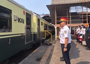 KAI Daop 4 Semarang meluncurkan livery vintage hijau-kuning pada KA Argo Merbabu di Stasiun Semarang Tawang, Senin (28/9/2026), dalam rangka HUT ke-81 KAI. Meski eksterior bernuansa klasik, fasilitas dan layanan di dalam kereta tetap menggunakan standar reguler. Kereta ini melayani rute Semarang–Jakarta dengan kapasitas sekitar 450 penumpang.