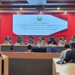 Pemkab Semarang meminta PT PLN menunda sementara seluruh kegiatan kajian dan rencana eksplorasi panas bumi di kawasan Gunung Ungaran, Jumat (4/9/2026). Bupati Semarang Ngesti Nugraha menyampaikan keputusan itu setelah rapat koordinasi bersama Forkopimda, Pemprov Jateng, akademisi, OPD, dan perwakilan masyarakat untuk menjaga kondusivitas wilayah.
