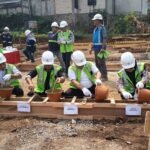 Pemkab Semarang memanfaatkan ganti kerugian aset daerah terdampak Tol Jogja-Bawen senilai sekitar Rp112 miliar untuk membangun fasilitas publik di Bawen. Bupati Semarang Ngesti Nugraha menjelaskan pembangunan dilakukan dalam bentuk tanah dan bangunan pengganti, meliputi kantor kelurahan, RTH, balai RW, serta gedung TK dan SD yang terdampak proyek tol.