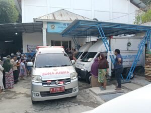 Seorang satpam berinisial S (49) ditemukan meninggal dunia di ruang penjagaan SPPG Yayasan Cipta Pangan Sejahtera, Sawahan, Kecandran, Sidomukti, Kota Salatiga, Sabtu (19/9/2026) pagi. Polres Salatiga segera mendatangi lokasi setelah menerima laporan masyarakat untuk melakukan pengecekan, olah TKP, pemeriksaan medis, dan meminta keterangan sejumlah saksi.