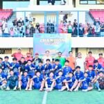 Tim sepak bola Popda Kota Salatiga berhasil menjadi juara Popda Jawa Tengah 2026 setelah mengalahkan Kabupaten Wonogiri 1-0 pada partai final. Sebelumnya, Salatiga menyingkirkan Kota Semarang melalui adu penalti 5-3 di semifinal. Gelar ini diraih berkat konsistensi, kekompakan, dan mental bertanding para pemain muda sepanjang kompetisi.
