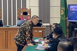 Jaksa KPK menuntut Bupati Pati nonaktif Sudewo dengan hukuman 8 tahun 6 bulan penjara dalam perkara dugaan korupsi proyek DJKA dan pengisian perangkat desa di Pati. Jaksa juga menuntut denda Rp300 juta, uang pengganti Rp3,67 miliar, serta pencabutan hak dipilih selama lima tahun, sementara Sudewo membantah menerima uang maupun memerintahkan pengambilan uang.