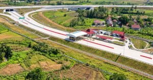 Jalan Tol Yogyakarta-Bawen Seksi 6 yang menghubungkan Bawen-Ambarawa telah mencapai 100 persen pekerjaan fisik dan rampung menjalani Uji Laik Fungsi dan Operasi. Ruas tol ini dipersiapkan untuk beroperasi pada akhir 2026 setelah rangkaian ULFO pada 28 Agustus–4 September 2026, sementara pengadaan tanah Seksi 5 Ambarawa-Temanggung masih sekitar 58 persen.