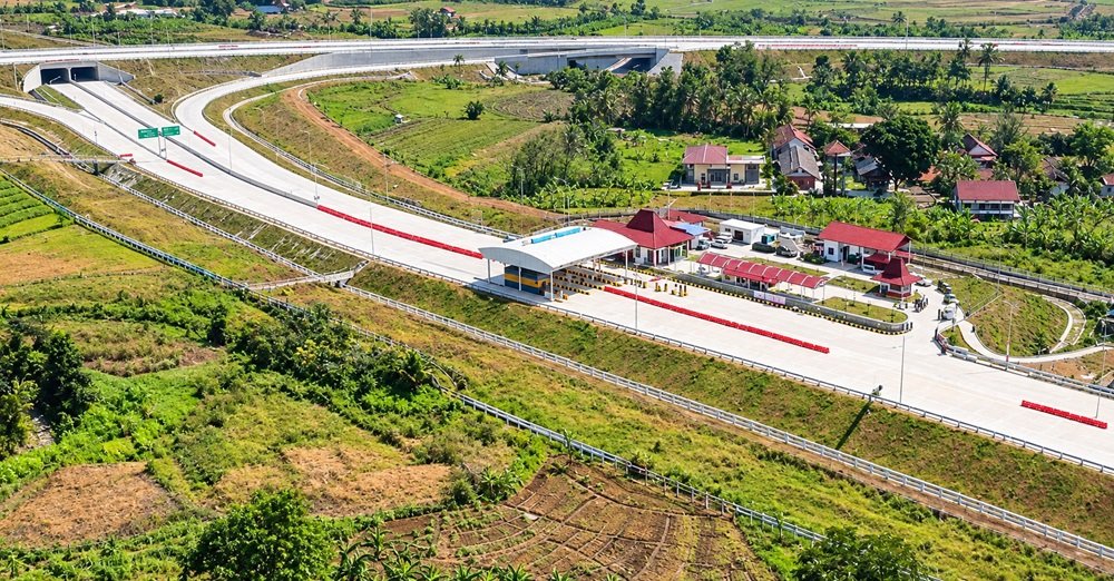 Jalan Tol Yogyakarta-Bawen Seksi 6 yang menghubungkan Bawen-Ambarawa telah mencapai 100 persen pekerjaan fisik dan rampung menjalani Uji Laik Fungsi dan Operasi. Ruas tol ini dipersiapkan untuk beroperasi pada akhir 2026 setelah rangkaian ULFO pada 28 Agustus–4 September 2026, sementara pengadaan tanah Seksi 5 Ambarawa-Temanggung masih sekitar 58 persen.