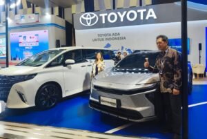Toyota menghadirkan sejumlah kendaraan dan teknologi terbaru di GIIAS Semarang 2026 yang berlangsung 30 September–4 Oktober di Muladi Dome UNDIP. Toyota bZ4X Touring menjadi salah satu model yang menarik perhatian dengan teknologi baterai listrik dan ruang lebih luas. Booth Toyota juga menampilkan kendaraan bertema elektrifikasi, premium lifestyle, adventure, dan motorsport.