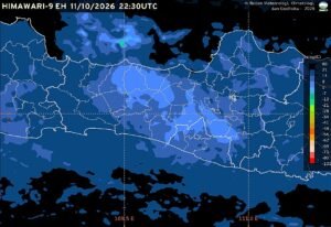 Berdasarkan hasil pengamatan Stasiun Meteorologi Kelas II Jenderal Ahmad Yani Semarang pada Senin, 12 Oktober 2026 pukul 05.30 WIB memprakirakan cuaca Semarang pada pagi hingga siang hari berada dalam kondisi cerah berawan hingga berawan. Memasuki sore hingga awal malam, cuaca diperkirakan berawan. Suhu udara harian berkisar antara 27 hingga 35 derajat Celsius, sedangkan kelembapan udara berada pada rentang 40 hingga 80 persen.