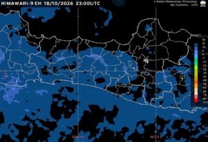 BMKG Stasiun Meteorologi Jenderal Ahmad Yani memprakirakan cuaca Semarang dan Jawa Tengah pada Jumat, 21 Agustus 2026, cuaca pada pagi hingga siang hari cerah hingga cerah berawan. Memasuki sore hingga awal malam, kondisi berubah menjadi berawan. Angin diperkirakan bertiup dari arah timur hingga selatan dengan kecepatan 10–30 km/jam. Suhu udara berkisar 27–34 derajat Celsius, sedangkan kelembapan berada pada rentang 45–75 persen.