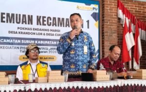 Delapan desa di Kecamatan Suruh, Kabupaten Semarang, akan menggelar Pilkades serentak 2026 dengan total 20 bakal calon kepala desa. Camat Suruh Vega Lazuardi mengimbau masyarakat menjaga kerukunan dan tidak saling menjatuhkan akibat perbedaan pilihan. Pemerintah kecamatan juga memperkuat koordinasi dengan panitia, TNI, Polri, serta tokoh masyarakat untuk menjaga keamanan selama tahapan pemilihan.