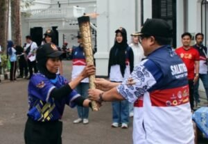 Bikin Bangga! Ruwiyati Bawa Obor Porprov XVII dari Salatiga