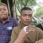 Pemuda asal Kabupaten Semarang, Khoirul Anwar (28), menjadi korban pembacokan orang tak dikenal di depan gerbang UKSW Salatiga, Jumat (25/9/2026) dini hari. Korban mengalami luka berat pada tangan setelah menangkis sabetan golok saat hendak menyelesaikan kesalahpahaman dengan pengendara motor lain.