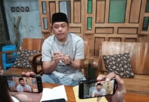 Menjelang Pilkades Susukan, Kabupaten Semarang, pada 14 Desember 2026, kepala desa petahana Joni Anwar memberikan klarifikasi atas isu yang beredar di media sosial terkait kerja sama PT Wilbert dan penyewaan tanah kas desa. Joni membantah mengambil keuntungan pribadi, sementara praktisi hukum Muhammad Sofyan mengingatkan pentingnya menyampaikan informasi berdasarkan data dan fakta.
