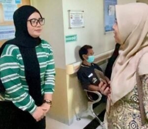 Anita Susanty (43), ibu empat anak asal Lombok yang tinggal di Ungaran, berhasil melewati pengobatan kanker payudara stadium tiga selama enam bulan. Melalui Program Jaminan Kesehatan Nasional (JKN), ia menjalani operasi dan kemoterapi tanpa terbebani biaya pengobatan. Pemeriksaan terakhir menunjukkan sel kanker yang sebelumnya terdeteksi sudah tidak ditemukan.