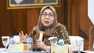 Wakil Ketua Komisi X DPR RI Himmatul Aliyah mendorong pemerintah memeratakan fasilitas sekolah luar biasa (SLB) dan memperkuat ketersediaan guru pendamping bagi anak berkebutuhan khusus. Dalam kunjungan kerja reses Komisi X DPR RI ke Salatiga, Jawa Tengah, ia menyoroti kesenjangan fasilitas pendidikan khusus dan keterbatasan tenaga pendidik kompeten di sekolah inklusif agar setiap anak memperoleh layanan pendidikan sesuai kebutuhannya.