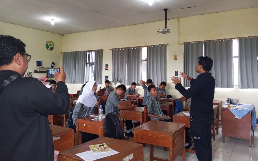 Sebanyak 4.463 siswa SMP di Kota Salatiga mengikuti psikotes gratis yang digelar MAVI bersama Biro Beehive Psikologi pada 27–29 Oktober 2026. Program ini menyasar siswa kelas VII dan IX untuk memetakan bakat, minat, serta kecenderungan belajar dan pilihan pendidikan lanjutan. Hasil tes diharapkan membantu orang tua, guru BK, dan sekolah memberikan pendampingan sesuai potensi masing-masing siswa.