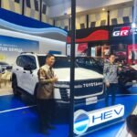 Toyota Land Cruiser LC 300 menjadi salah satu kendaraan yang menarik perhatian pengunjung GIIAS Semarang 2026 di Muladi Dome Universitas Diponegoro, Rabu (30/9/2026). SUV premium tersebut diperkenalkan kepada masyarakat Jawa Tengah dengan menawarkan perpaduan desain gagah, kabin mewah, performa kuat, serta kemampuan off-road.
