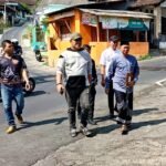 Kepala Desa petahana Nyatnyono, Parsunto, mengembalikan formulir pencalonan Pilkades pada hari terakhir pendaftaran, Kamis (15/10/2026). Ia kembali maju untuk melanjutkan pembangunan desa dan pengembangan wisata religi yang dinilai belum maksimal. Panitia mencatat delapan orang mengambil formulir, sedangkan tiga bakal calon telah mengembalikannya hingga Kamis pagi.