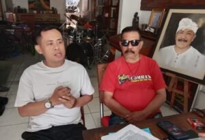 Persoalan pengelolaan dan lelang tanah Bondo Deso di Desa Semowo, Kecamatan Pabelan, Kabupaten Semarang, berujung pada pengaduan ke Ditreskrimum Polda Jawa Tengah. Pengaduan diajukan terkait masuknya tanah bengkok Kepala Dusun Borangan Heny Affandi dalam daftar lelang. Kedua pihak menyatakan siap memberikan keterangan dan dokumen kepada aparat penegak hukum.