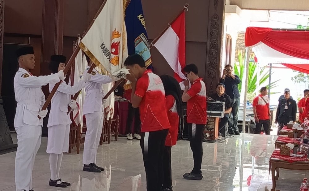 Kontingen Kabupaten Semarang menargetkan posisi tujuh besar pada Porprov Jawa Tengah XVII 2026 yang berlangsung 25–31 Oktober. KONI Kabupaten Semarang membidik 30 medali emas, 25 perak, dan 25 perunggu dengan mengandalkan sejumlah cabang olahraga potensial. Sebanyak 263 atlet dan 30 ofisial disiapkan untuk bertanding, sementara Kabupaten Semarang juga menjadi tuan rumah 10 cabang olahraga.