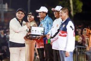 Wakil Gubernur Jawa Tengah Taj Yasin Maimoen menutup Porprov XVII Jateng 2026 di Stadion Kebondalem, Kendal, Jumat (30/10/2026). Ia mengumumkan Kedu Raya sebagai calon wilayah tuan rumah Porprov XVIII 2030, meliputi Kota Magelang, Kabupaten Magelang, Temanggung, Wonosobo, dan Kebumen. Persiapan venue serta evaluasi keselamatan atlet menjadi perhatian untuk penyelenggaraan berikutnya.