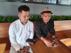 Pupung Kurniawan maju sebagai calon kepala desa (cakades) Barukan, Kecamatan Tengaran, Kabupaten Semarang, dengan harapan dapat mengabdi kepada masyarakat dan mendorong pengembangan potensi desa. Praktisi hukum Muhamad Sofian menilai Pupung memiliki potensi kepemimpinan, sementara warga menyoroti kedekatannya dengan lingkungan serta peluang pengembangan UMKM, khususnya usaha makanan ringan, untuk memperkuat ekonomi lokal.