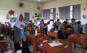 Masyarakat Vokasi Indonesia (MAVI) menggelar psikotes gratis bagi siswa SMP di Kota Salatiga pada 27–29 Oktober 2026 untuk memetakan kecerdasan, bakat, dan minat. Kegiatan ini menyasar siswa kelas VII dan IX dengan melibatkan orang tua sebagai pendamping. Dinas Pendidikan dan Dewan Pendidikan Salatiga mendukung program tersebut agar hasil tes dapat membantu sekolah menyesuaikan pembelajaran serta mengarahkan pilihan pendidikan siswa.